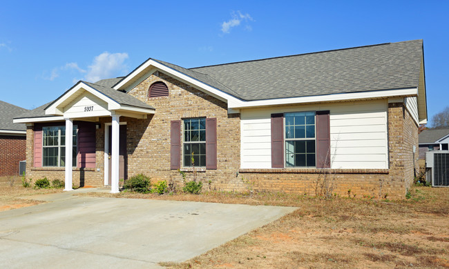 Community Village Apartments in Montgomery, AL - Building Photo - Building Photo