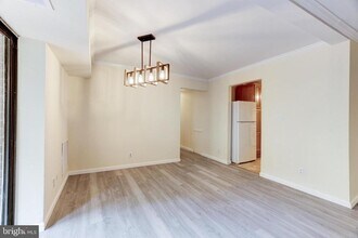 7905 Dassett Ct in Annandale, VA - Building Photo - Building Photo
