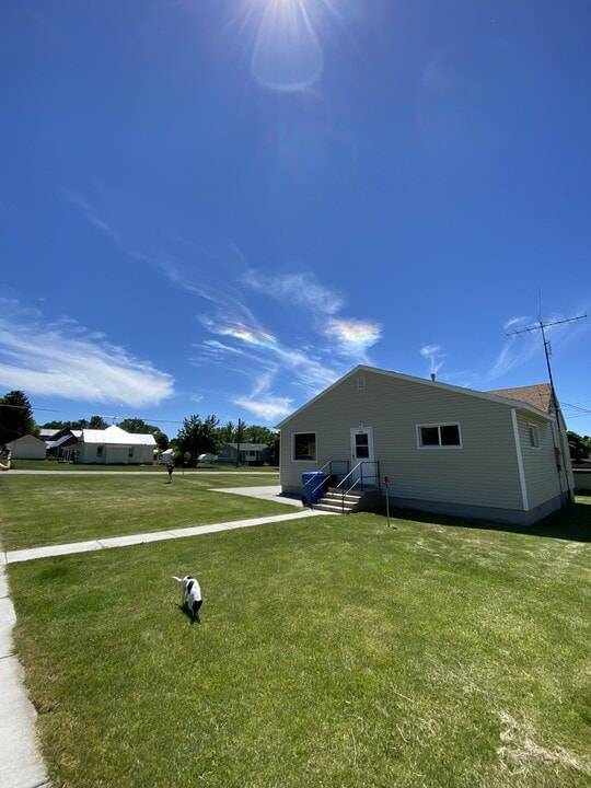 296 S 100 E in Richmond, UT - Building Photo