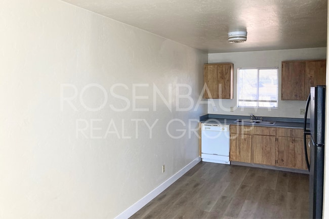 Charming 2-bedrooms, 1-bath upstairs apartment in the heart of Prescott Valley! in Prescott Valley, AZ - Building Photo - Building Photo