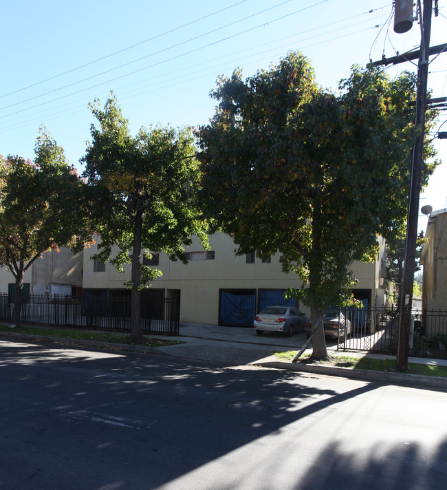 5926-5930 Benner St in Los Angeles, CA - Foto de edificio - Building Photo