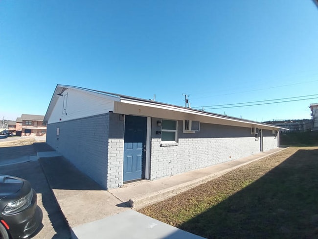 401 Sunset Ln