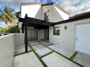 9734 NW 5th Terrace in Miami, FL - Building Photo - Building Photo