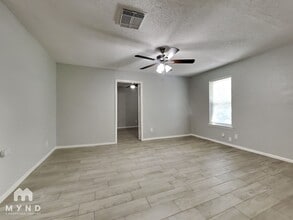 9233 Nyssa St in Houston, TX - Foto de edificio - Building Photo