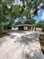 1203 N Pacific St in Conroe, TX - Building Photo