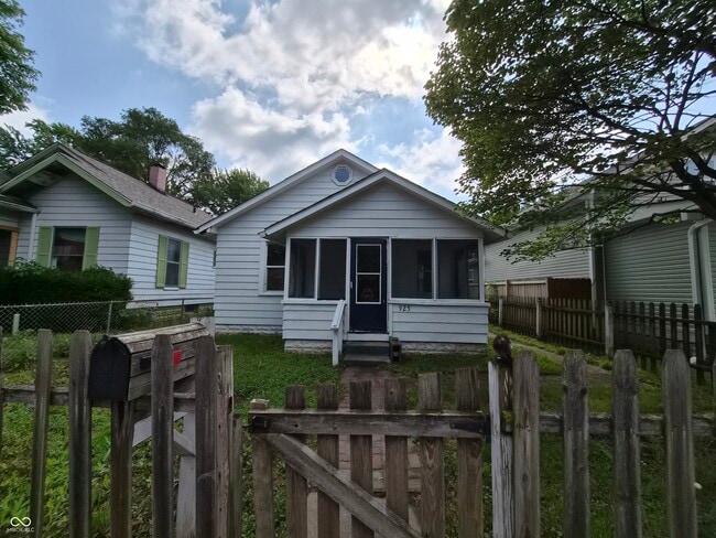 property at 925 N Somerset Ave