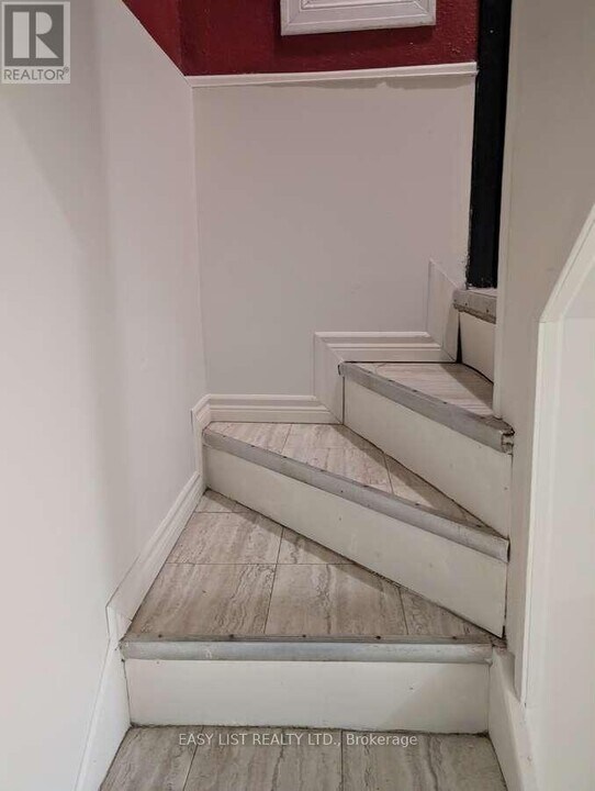 21 Patricia Ave in Toronto, ON - Building Photo