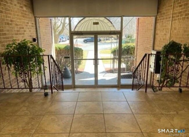 155 Bull Hill Ln in West Haven, CT - Building Photo - Building Photo