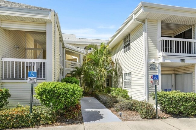 6915 Stonesthrow Cir N in St. Petersburg, FL - Building Photo - Building Photo