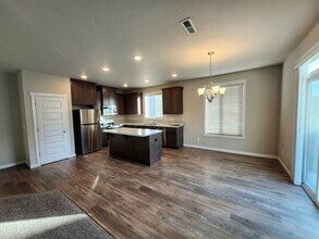 8203 Ballard Lp in West Richland, WA - Building Photo - Building Photo