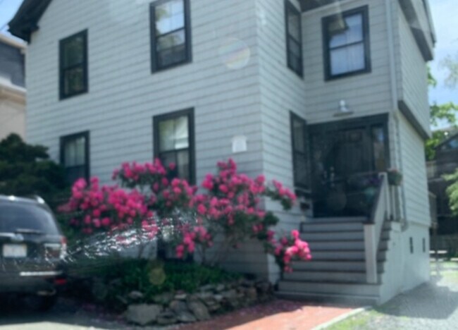13 Harris St in Marblehead, MA - Foto de edificio - Building Photo