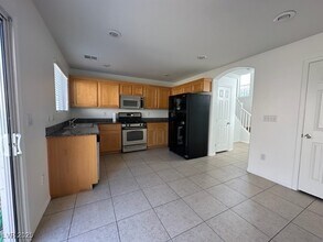 5646 Dawn Falls St in Las Vegas, NV - Building Photo - Building Photo