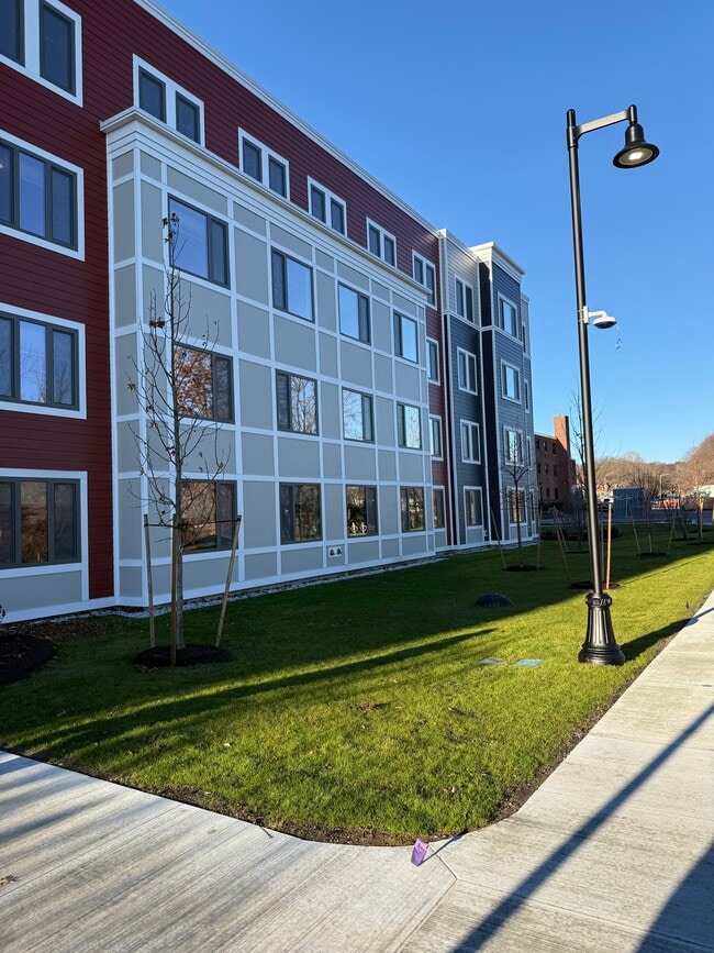Curtis Apartments in Worcester, MA - Foto de edificio - Building Photo