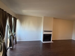 7226 Jordan Ave, Unit 4 in Canoga Park, CA - Building Photo - Building Photo