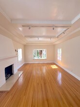 223 S Gale Dr in Beverly Hills, CA - Building Photo - Building Photo