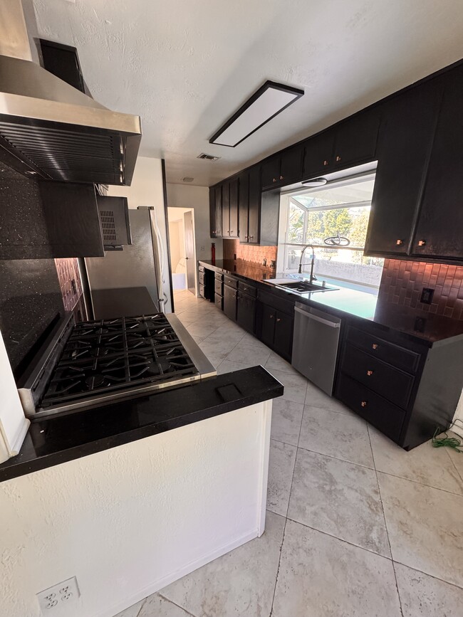 5183 Topanga Canyon Blvd in Los Angeles, CA - Building Photo - Building Photo