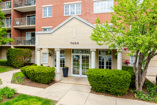 Lincoln Ridge Condominiums in Skokie, IL - Building Photo - Building Photo