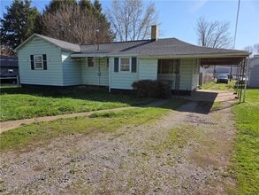 2116 Herbert St SE in New Philadelphia, OH - Building Photo - Building Photo