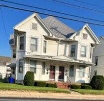 421 W King St in Shippensburg, PA - Building Photo