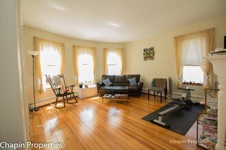 66 Chestnut St, Unit 2 in Brookline, MA - Building Photo - Building Photo