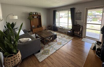 5100 Todd Dr in Ames, IA - Building Photo - Building Photo