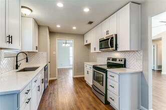 1730 Clarendon Dr in Lewisville, TX - Building Photo - Building Photo