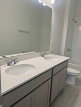 879 Shumard Wy in Lady Lake, FL - Foto de edificio - Building Photo