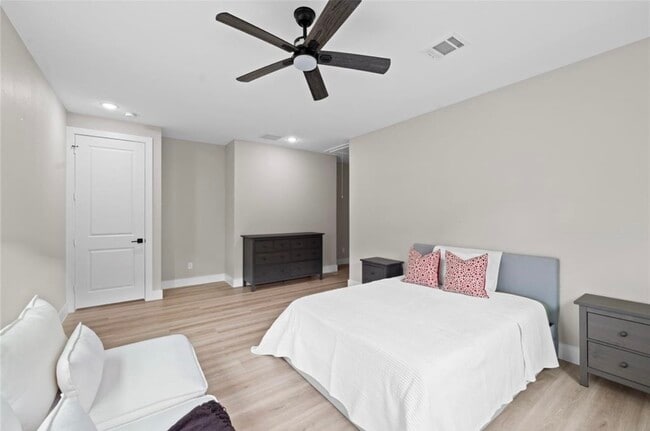 property at 2610 Piemonte Ave