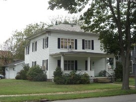 404 Fair Ave NW in New Philadelphia, OH - Building Photo