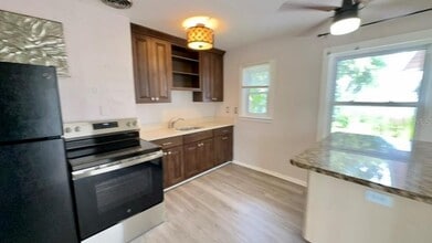 332 Buena Vista Dr S in Dunedin, FL - Building Photo - Building Photo