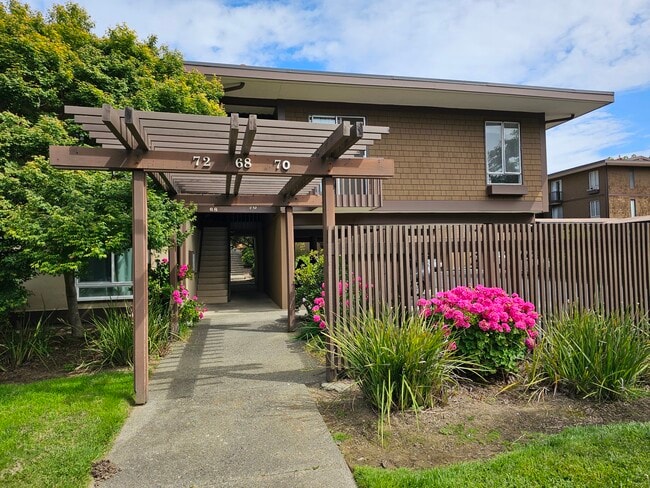 72 Surrey Ln, Unit 72 Surrey Lane in San Rafael, CA - Building Photo - Building Photo