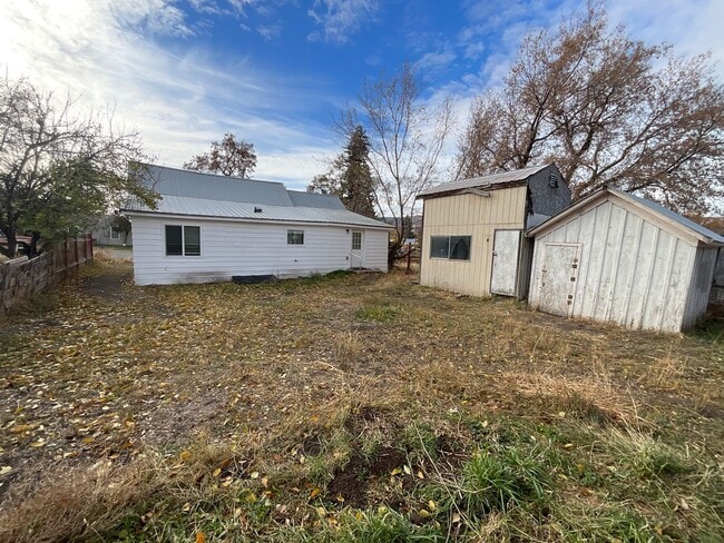 547 E Hickory St in Union, OR - Building Photo - Building Photo