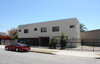 5442 La Mirada Ave in Los Angeles, CA - Building Photo - Building Photo