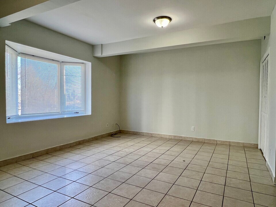 350 Paterson Plank Rd, Unit 1 in Jersey City, NJ - Building Photo