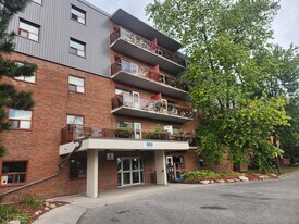 Oshawa Glen Developments Ltd in Oshawa, ON - Building Photo