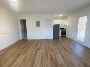 100 Madeira Ave, Unit 5 in Coral Gables, FL - Building Photo - Building Photo