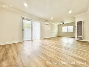 11922 Burbank Blvd, Unit 18 in Los Angeles, CA - Foto de edificio - Building Photo