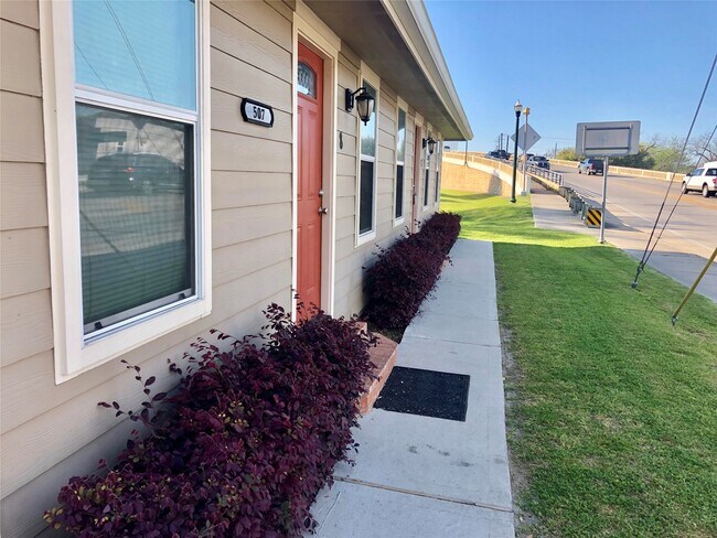 507 Houston St in Rosenberg, TX - Building Photo - Building Photo