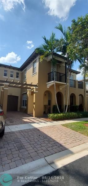 4443 Arabian Way in Cooper City, FL - Foto de edificio