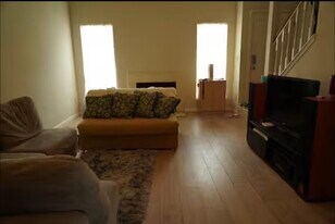 7575 Cambridge St in Houston, TX - Building Photo