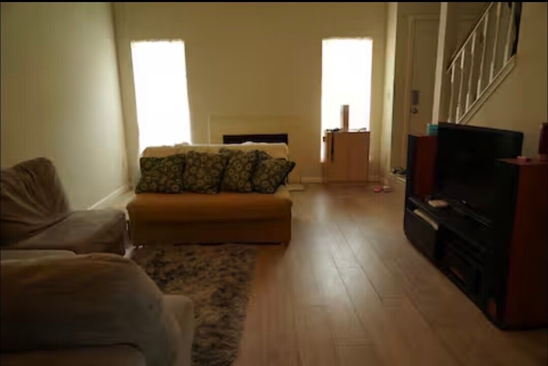 7575 Cambridge St in Houston, TX - Building Photo