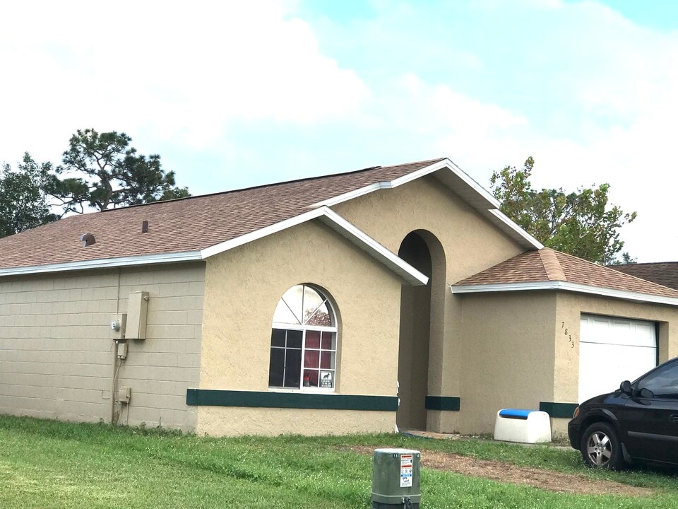 7833 Chediston Cir in Orlando, FL - Building Photo