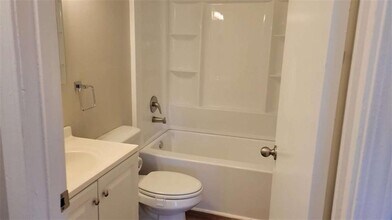 130 Bowman Rd in Lindale, GA - Foto de edificio - Building Photo