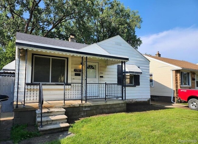 1761 E Milton Ave in Hazel Park, MI - Building Photo - Building Photo