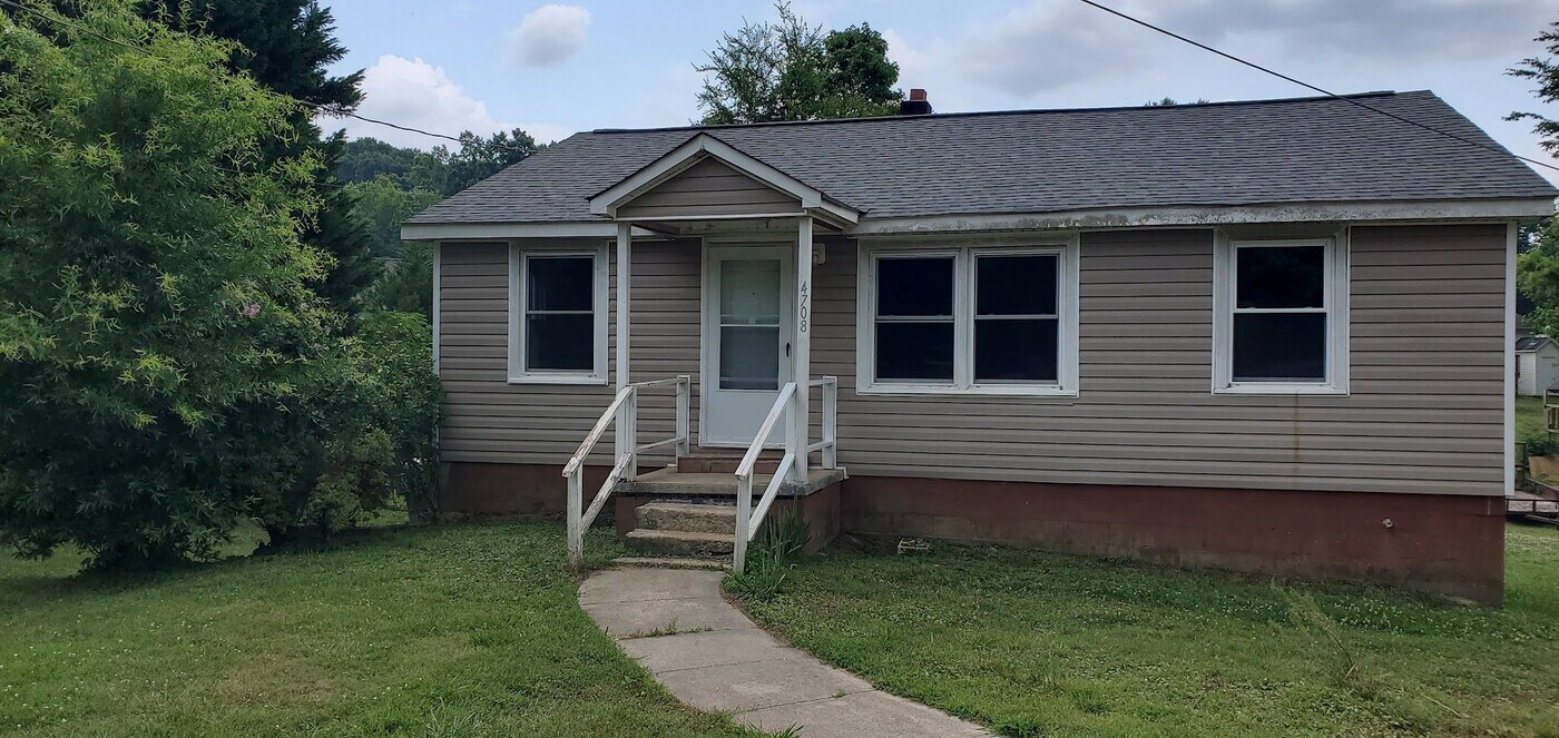 4708 Summit Ave in Greensboro, NC - Building Photo