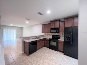 1231 Windsor Lake Cir in Sanford, FL - Building Photo - Building Photo