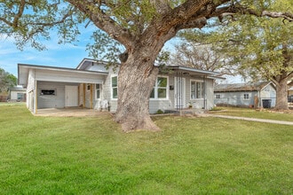 502 22nd St in Hondo, TX - Building Photo - Building Photo