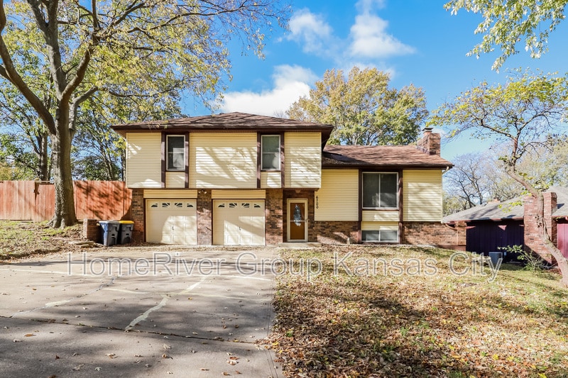 6700 NW Hilldale Dr in Kansas City, MO - Foto de edificio