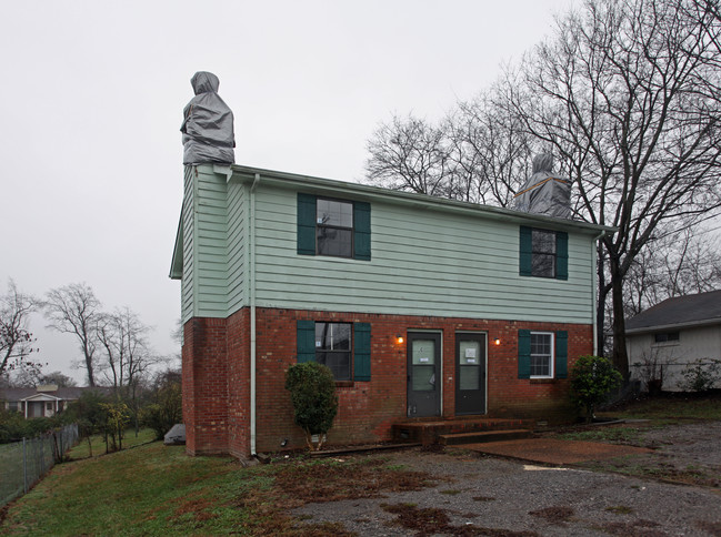 411 Williams Ave in Madison, TN - Foto de edificio - Building Photo