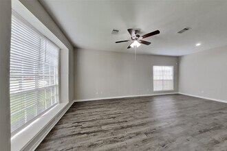16023 Willowpark Dr in Tomball, TX - Building Photo - Building Photo